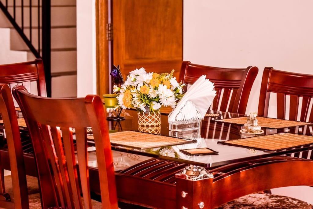 Saru Holiday Apartment - Upto 6 Guests Kandy Exteriör bild
