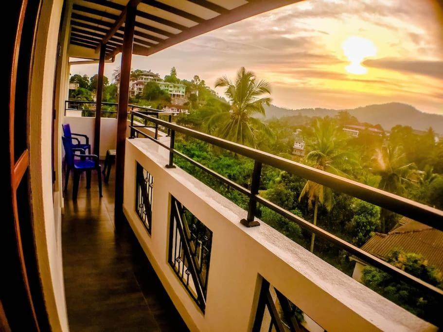 Saru Holiday Apartment - Upto 6 Guests Kandy Exteriör bild
