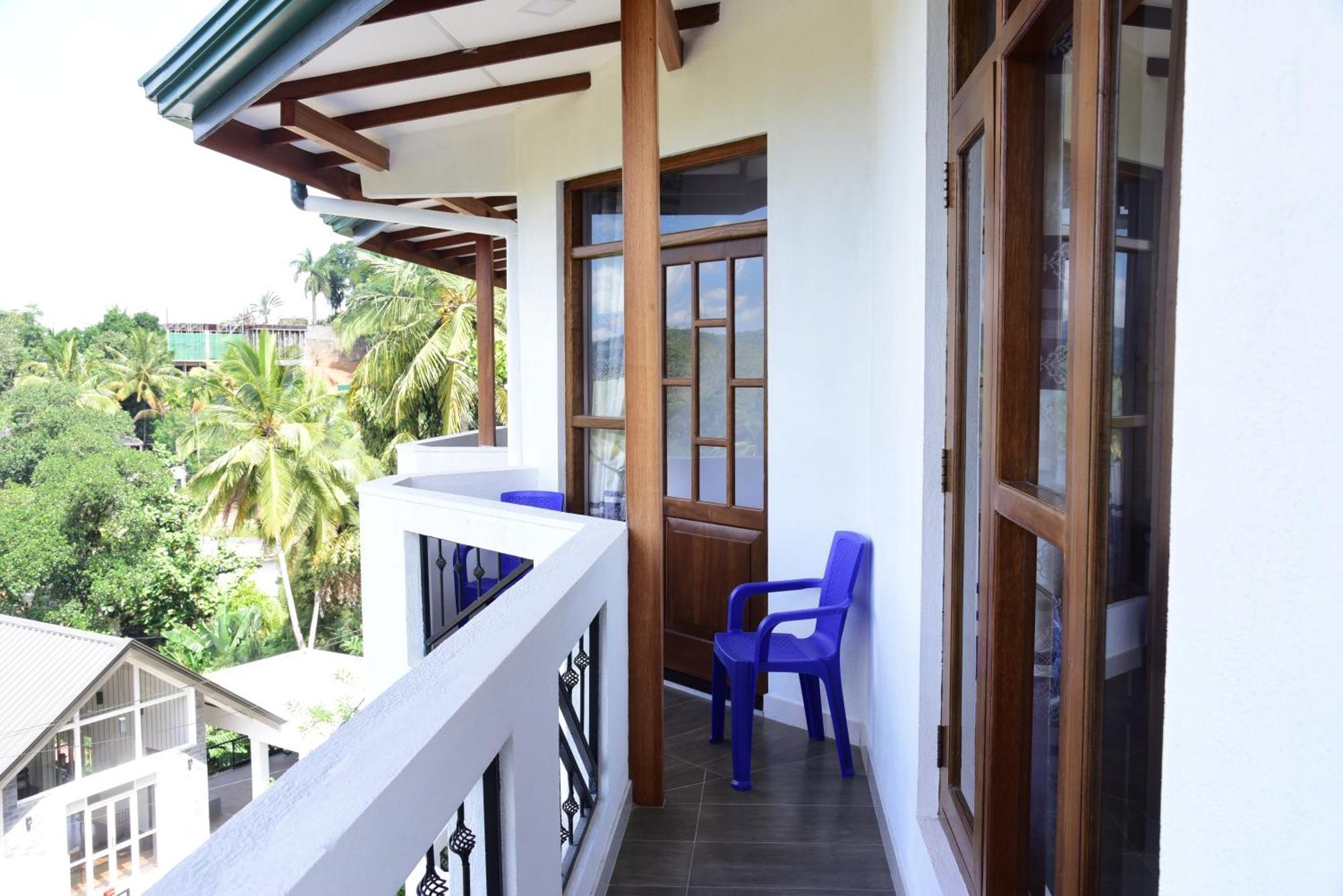 Saru Holiday Apartment - Upto 6 Guests Kandy Exteriör bild